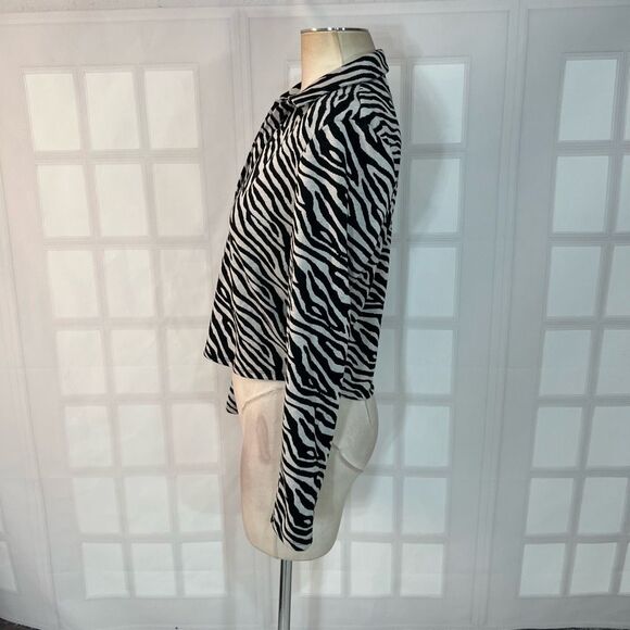 🔥🔥5 for $25🔥🔥 Industry Black White Collared Zebra Print Long Sleeve Knit Top - Picture 6 of 10